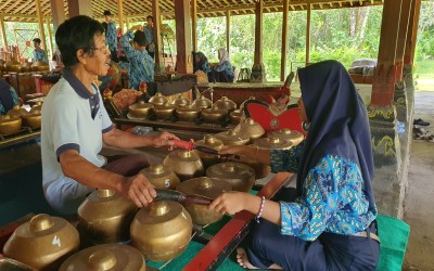 Belajar Karawitan di Sanggar 